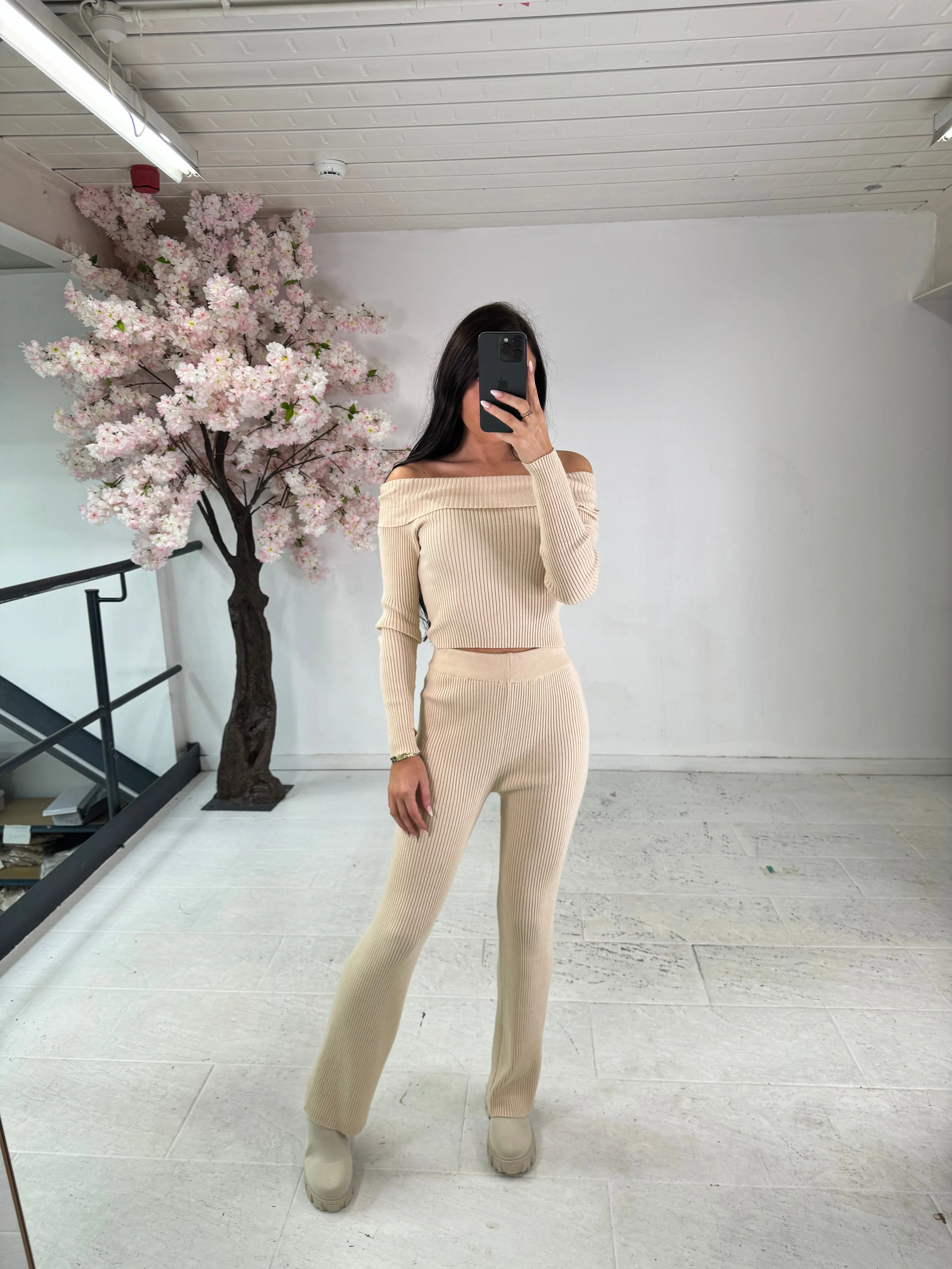 Off the shoulder two piece set - beige