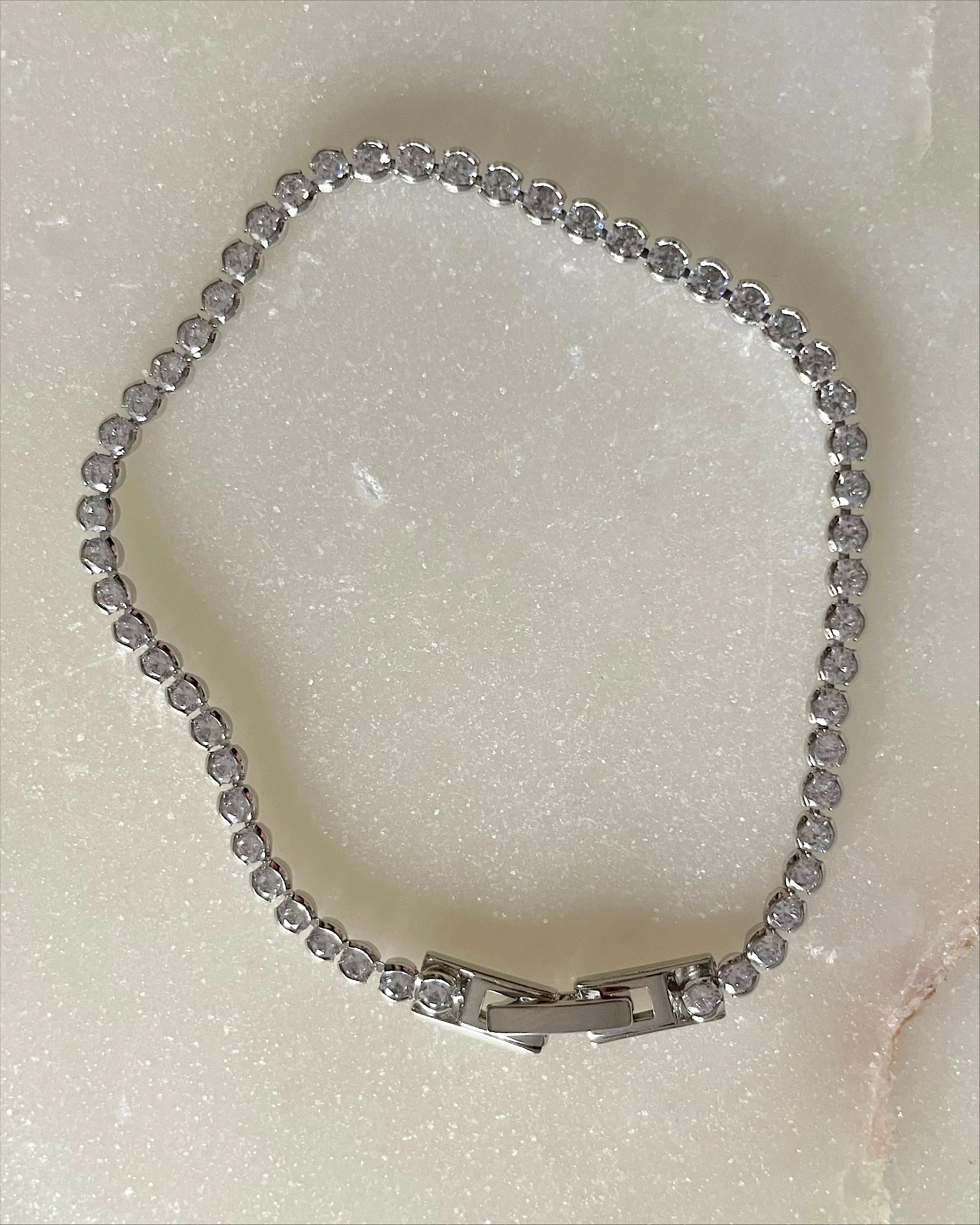 Round tennis bracelet